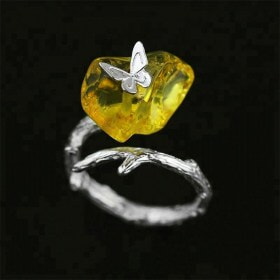 Natural-Silver-Looking-Back-Butterfly-amber-ring (1)